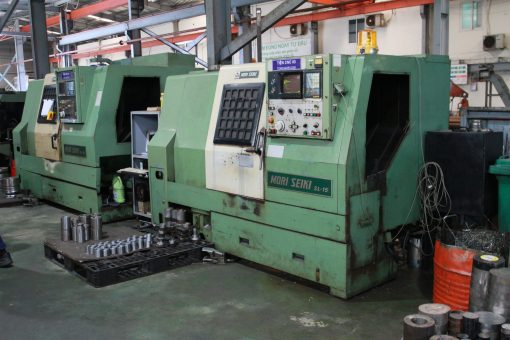 máy tiện CNC