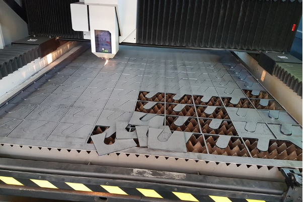 Mức giá cắt CNC thép tấm phổ biến hiện nay